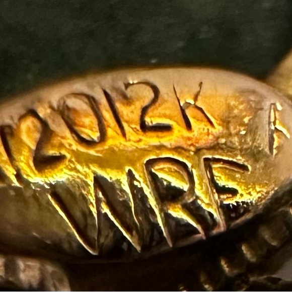 Gold fills Jade roach - Picture 7 of 7